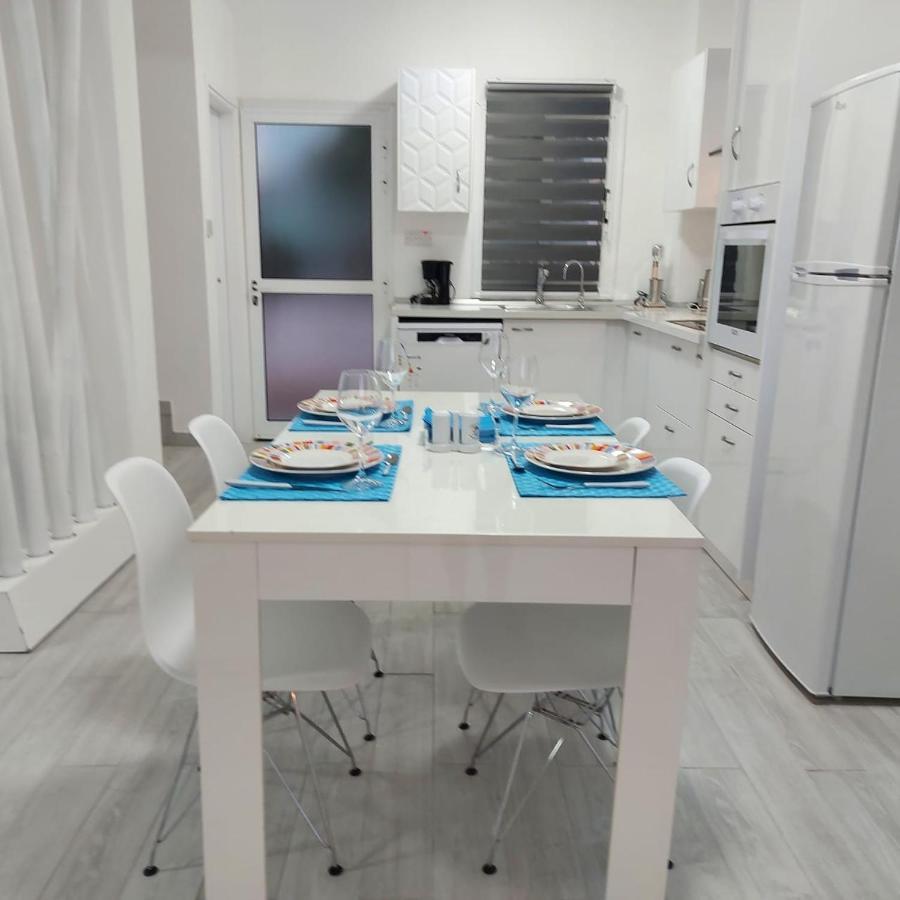 Stylish Villa Paralimni Bagian luar foto