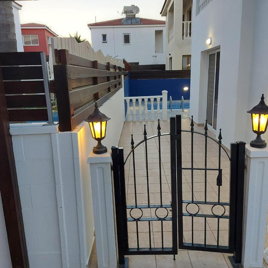 Stylish Villa Paralimni Bagian luar foto