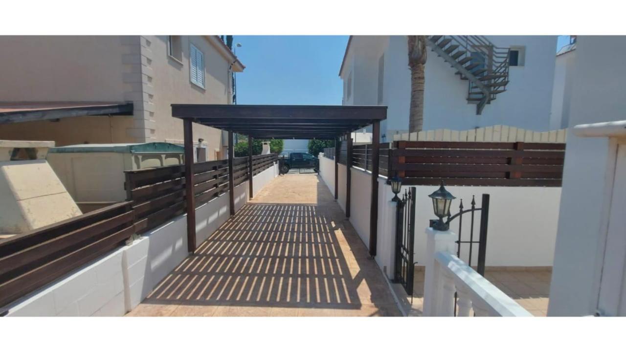 Stylish Villa Paralimni Bagian luar foto