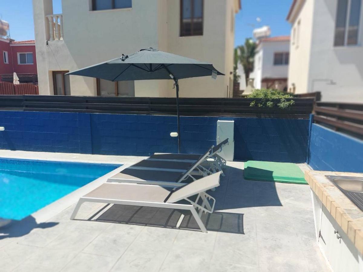 Stylish Villa Paralimni Bagian luar foto